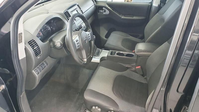 Gebraucht Nissan Navara 190 PS (139 kW) 2014 Schwarz Abholung