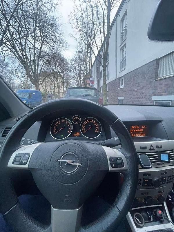 Gebraucht Opel Astra Selection 90 PS (66 kW) 2009 Schwarz Limousine