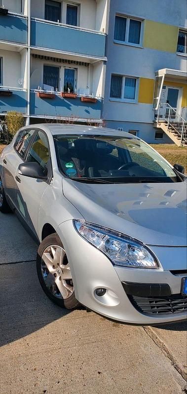 Gebraucht Renault Mégane 110 PS (80 kW) 2012 Silber Limousine