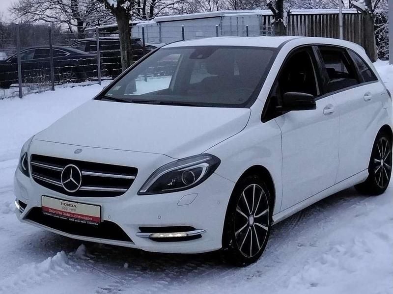 Gebraucht Mercedes B200 156 PS (114 kW) 2012 Weiß Van / Kleinbus