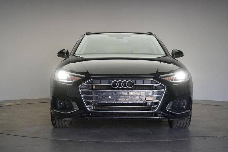 Second-hand Audi A4 Advanced 204 CP (150 kW) 2022 Negru Berlinǎ