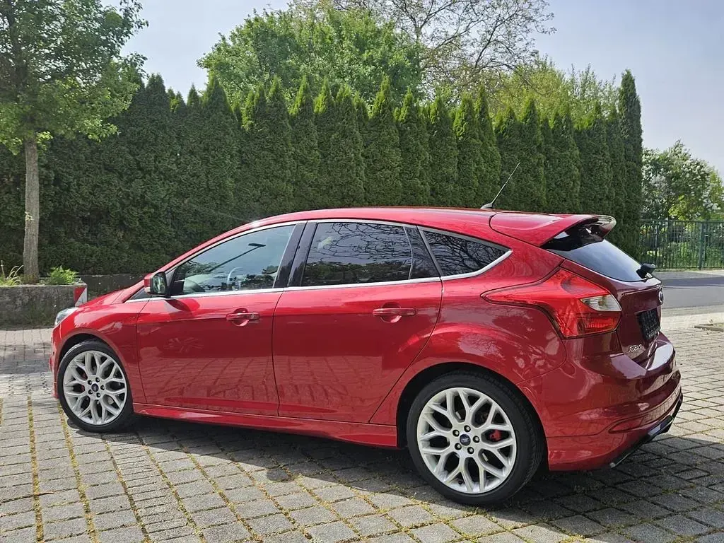 Gebraucht Ford Focus Titanium X 125 PS (91 kW) 2014 Rot Limousine