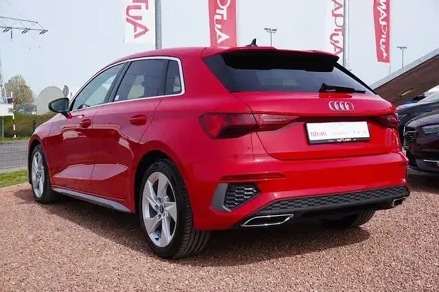 Używany Audi A3 Comfort 150 KM (110 kW) 2022 Czerwony Sedan/Limuzyna