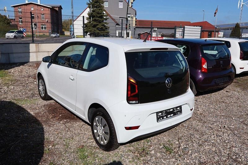 Second-hand VW up! Basis 65 CP (47 kW) 2021 Alb Hatchback
