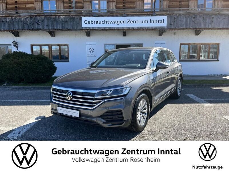 Siliziumgrau Gebraucht 2021 VW Touareg Basis SUV | 37.900 € (Etwas zu teuer) - Bild 1/4