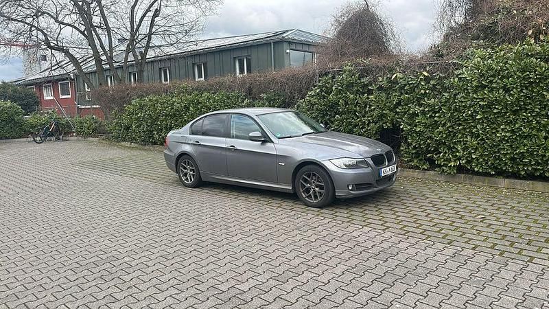 Gebraucht BMW 318 Exclusive 143 PS (105 kW) 2010 Grau Limousine