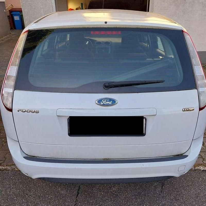 Gebraucht Ford Focus 109 PS (80 kW) 2010 Weiß Kombi