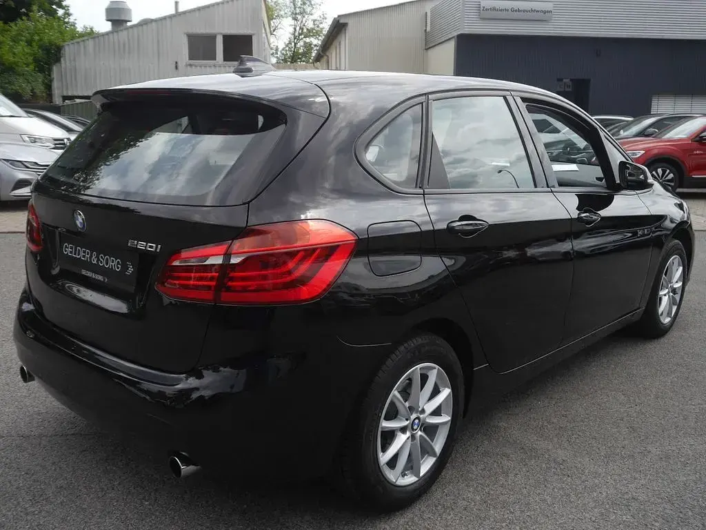 Gebraucht BMW 220 Active Tourer Advantage 192 PS (141 kW) 2017 Schwarz Van / Kleinbus
