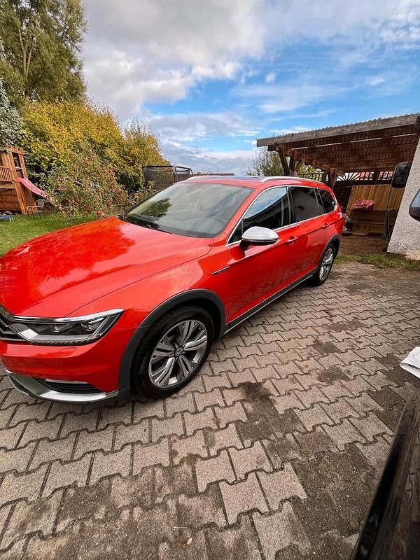 Orange Gebraucht 2016 VW Passat Alltrack Kombi | 19.000 € (Etwas zu teuer) - Bild 1/4