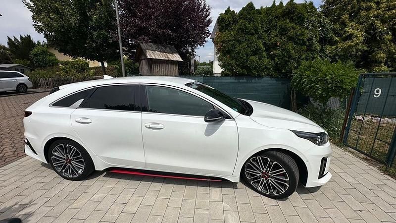 Weiß Gebraucht 2019 Kia ProCeed Kleinwagen | 19.000 € (Guter Preis) - Bild 1/4