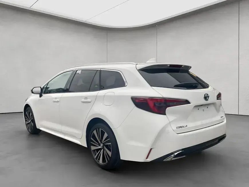 Ny Toyota Corolla 178 HK (130 kW) 2025 Hvid Sedan