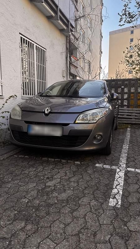 Gebraucht Renault Mégane 106 PS (77 kW) 2010 Silber Limousine