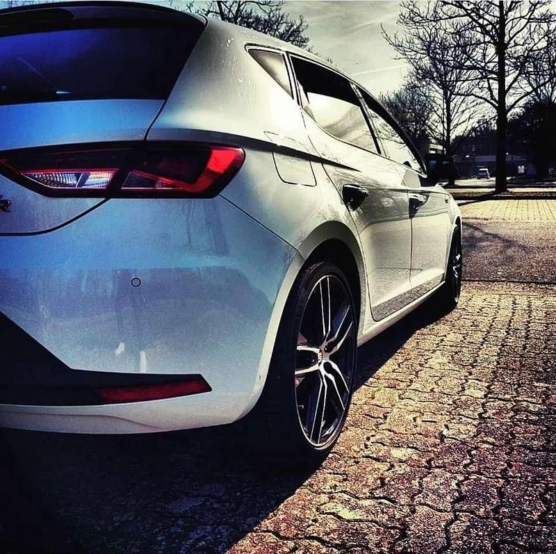 Weiß Gebraucht 2015 Seat Leon Limousine | 10.500 € (Fairer Preis) - Bild 1/3