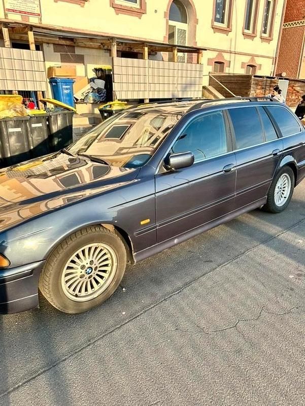 Gebraucht BMW 525 163 PS (119 kW) 2001 Blau Limousine