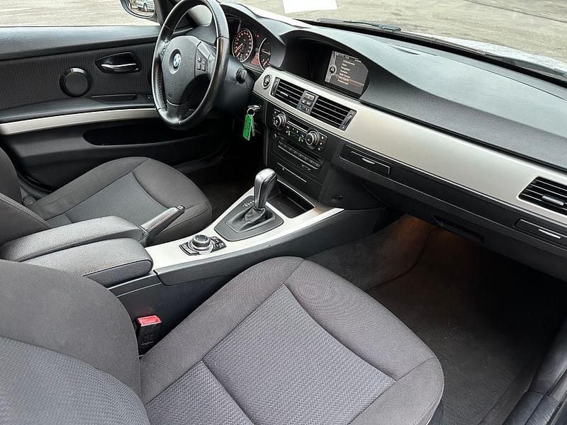 Gebraucht BMW 320 184 PS (135 kW) 2012 Grau Kombi