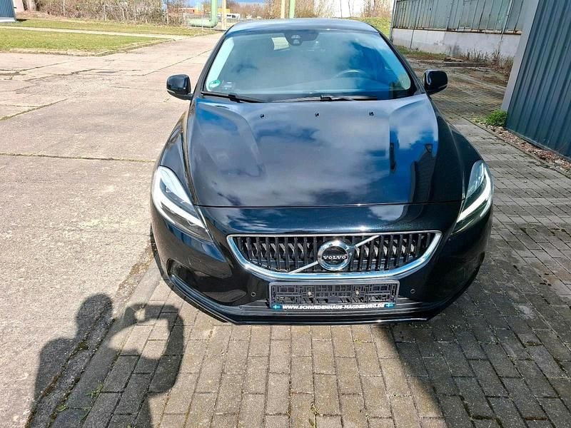 Gebraucht Volvo V40 152 PS (111 kW) 2018 Schwarz Kombi
