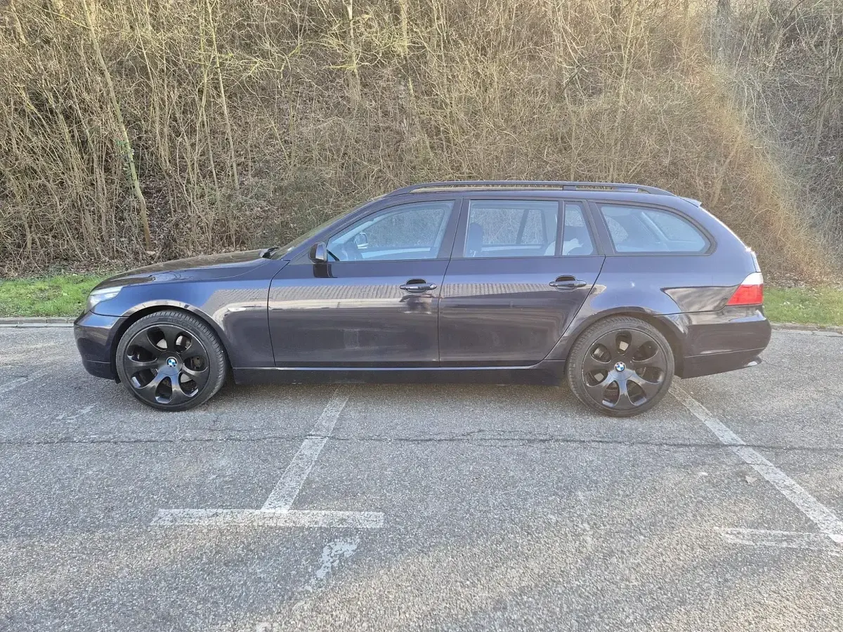 Gebraucht BMW 530 272 PS (200 kW) 2007 Blau Kombi