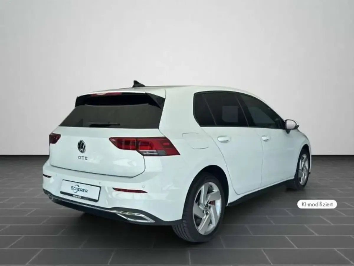 Gebraucht VW Golf VII GTE 245 PS (180 kW) 2021 Pure white Kleinwagen