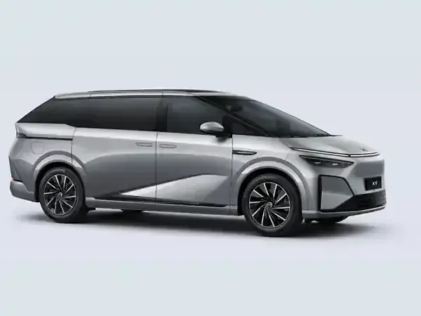 Neu XPENG X9 235 kW (320 PS) 2026 Silber frost silver Van / Kleinbus