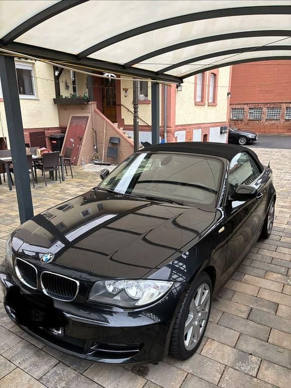 Schwarz Gebraucht 2010 BMW 118 Cabriolet Sport Line Cabrio | 10.900 € (Fairer Preis) - Bild 1/4