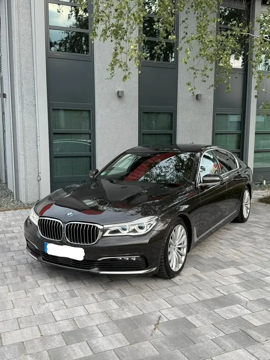 Gebraucht BMW 730 265 PS (194 kW) 2017 Grün Limousine