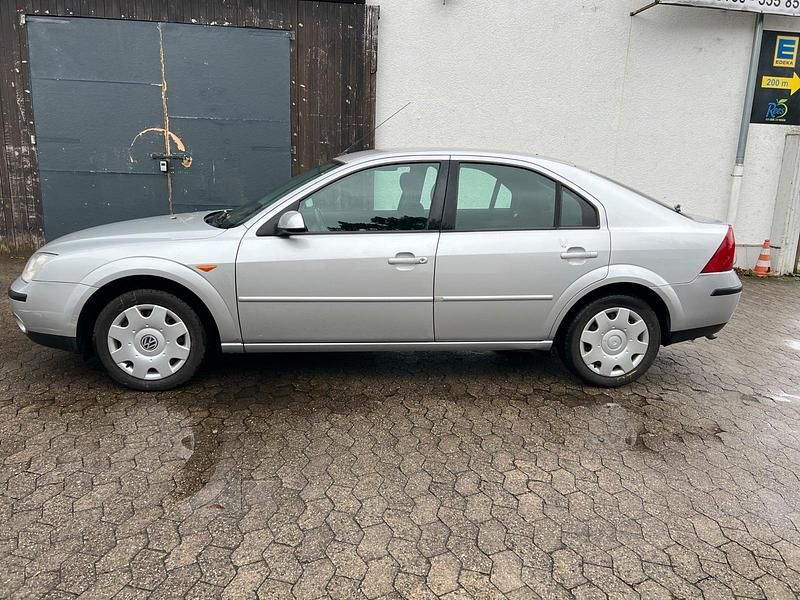 Gebraucht Ford Mondeo 120 PS (88 kW) 2002 Silber Kleinwagen