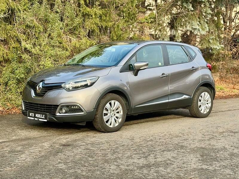 Grau Gebraucht 2015 Renault Captur Dynamique SUV | 7.450 € (Fairer Preis) - Bild 1/4