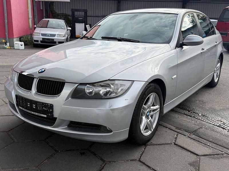 Silber Gebraucht 2006 BMW 320 Sport Line Limousine | 2.499 € (Superpreis) - Bild 1/4