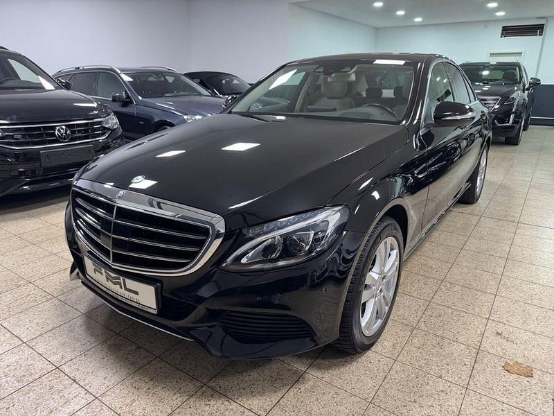 Schwarz Gebraucht 2015 Mercedes C300e Limousine | 19.300 € (Fairer Preis) - Bild 1/4