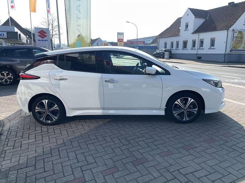 Gebraucht Nissan Leaf N-Connecta 110 kW (150 PS) 2022 Weiß Kleinwagen