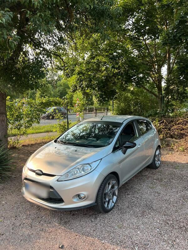 Grau Gebraucht 2010 Ford Fiesta Kleinwagen | 3.000 € (Etwas zu teuer) - Bild 1/4