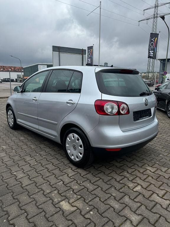 Second-hand VW Golf V 102 CP (75 kW) 2007 Argintiu Berlinǎ