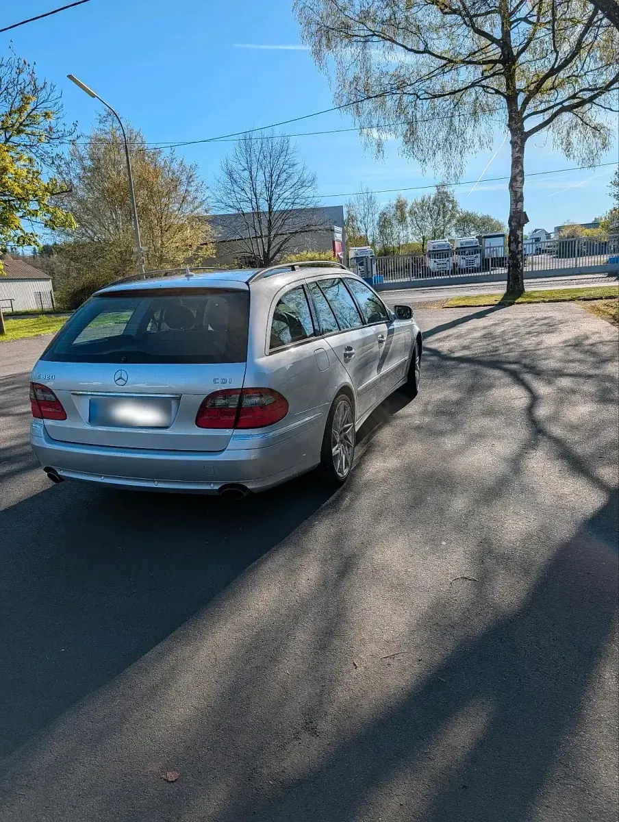 Gebraucht Mercedes E320 Elegance 224 PS (164 kW) 2008 Silber Kombi