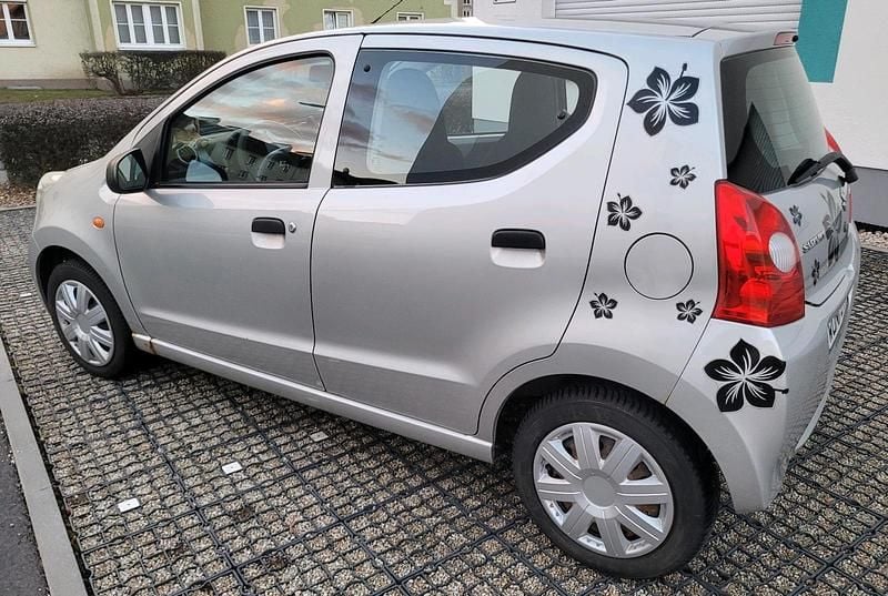 Gebraucht Suzuki Alto 68 PS (50 kW) 2011 Silber Kleinwagen