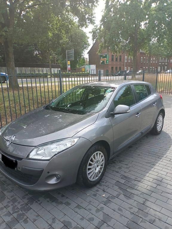 Gebraucht Renault Mégane 101 PS (74 kW) 2010 Grau Limousine