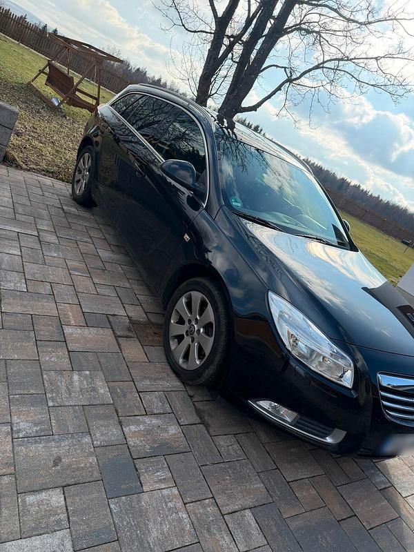 Gebraucht Opel Insignia 131 PS (96 kW) 2013 Schwarz Kombi