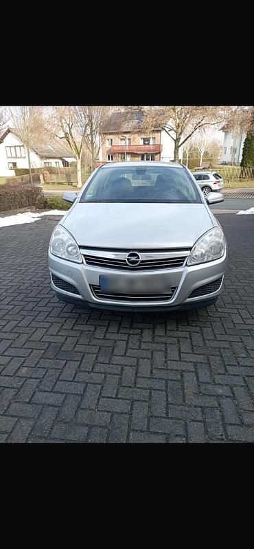 Gebraucht Opel Astra 116 PS (85 kW) 2009 Silber Kleinwagen
