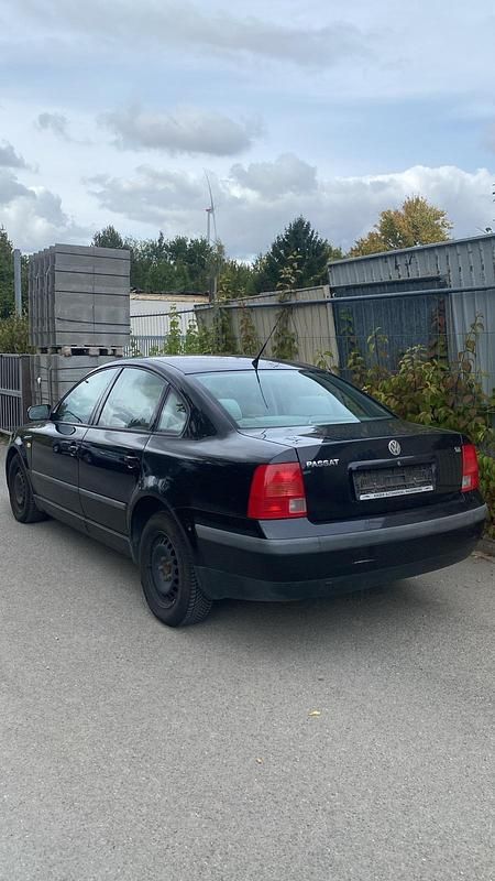 Gebraucht VW Passat 102 PS (75 kW) 1999 Schwarz Limousine