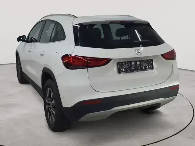 Gebraucht Mercedes GLA200 Style 150 PS (110 kW) 2021 Weiß SUV