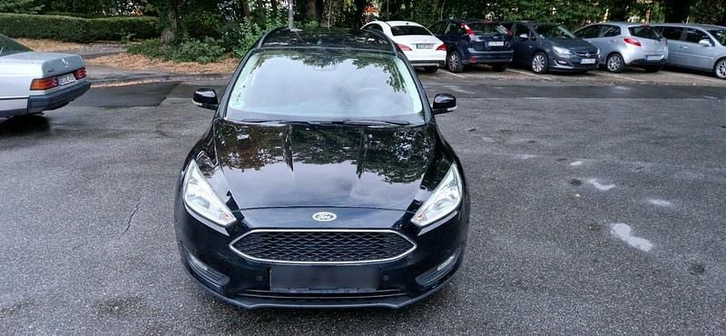 Schwarz Gebraucht 2016 Ford Focus Kombi | 3.500 € (Superpreis) - Bild 1/4