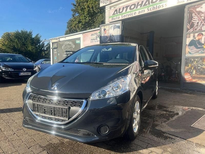 Gebraucht 2015 Peugeot 208 Active Kleinwagen | 5.590 € (Guter Preis) - Bild 1/4