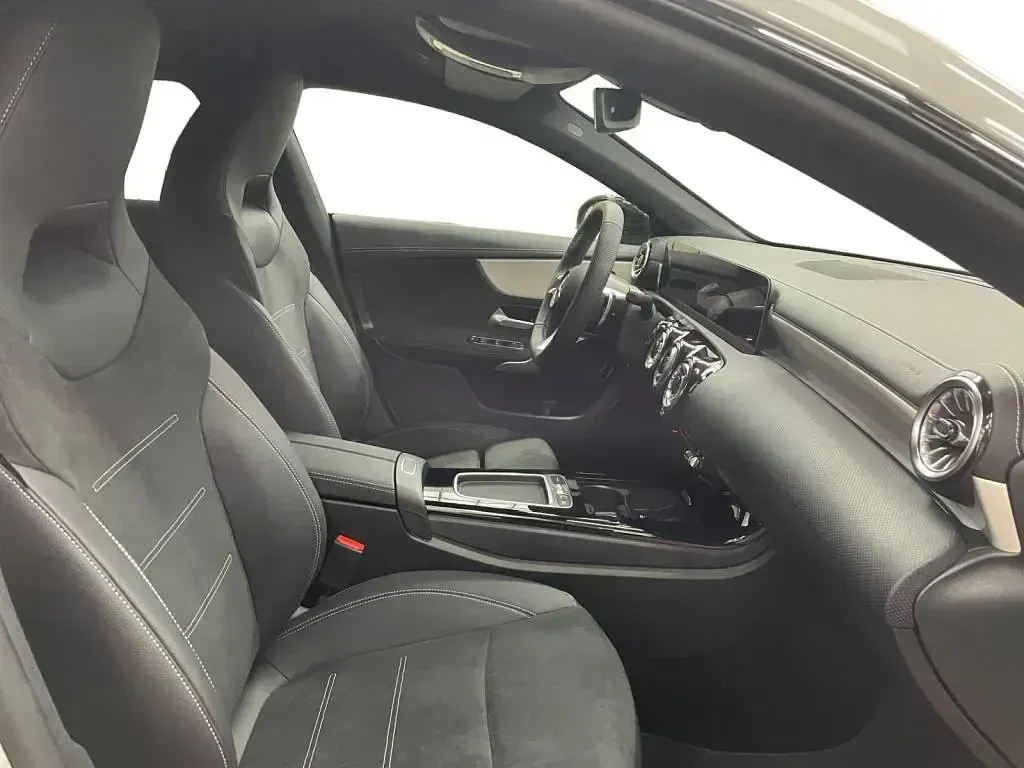 Gebraucht Mercedes CLA220 190 PS (139 kW) 2026 Manufaktur lack manufaktur alpingrau uni Coupé