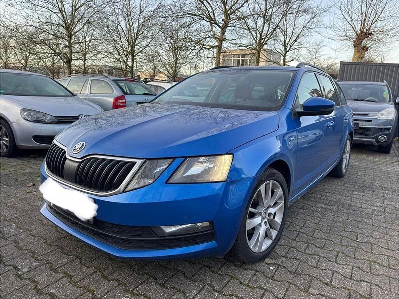 Blau Gebraucht 2018 Skoda Octavia Clever Kombi | 5.350 € (Fairer Preis) - Bild 1/4