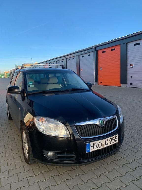 Schwarz Gebraucht 2007 Skoda Fabia Elegance Limousine | 2.350 € (Fairer Preis) - Bild 1/4