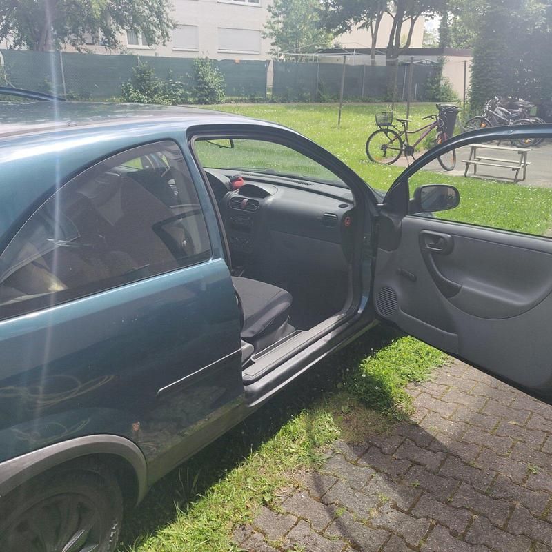 Grün Gebraucht 2001 Opel Corsa Kleinwagen | 250 € (Guter Preis) - Bild 1/4