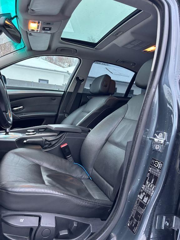 Gebraucht BMW 525 197 PS (144 kW) 2008 Grau Limousine