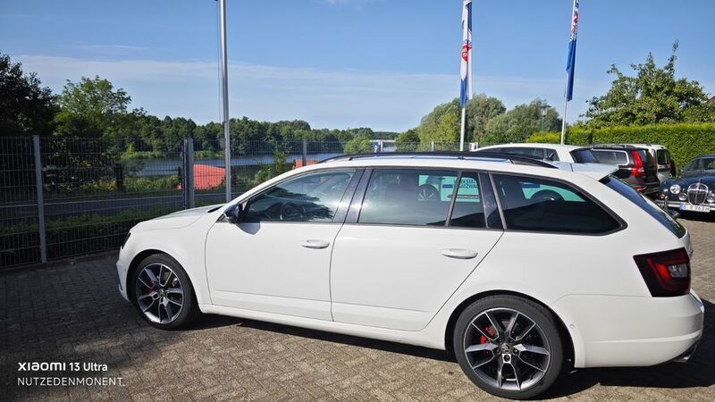 Weiß Gebraucht 2020 Skoda Octavia RS Kombi | 24.750 € (Fairer Preis) - Bild 1/4
