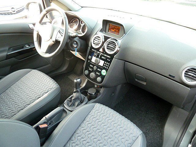 Gebraucht Opel Corsa Innovation 101 PS (74 kW) 2014 Silber metallic Kleinwagen