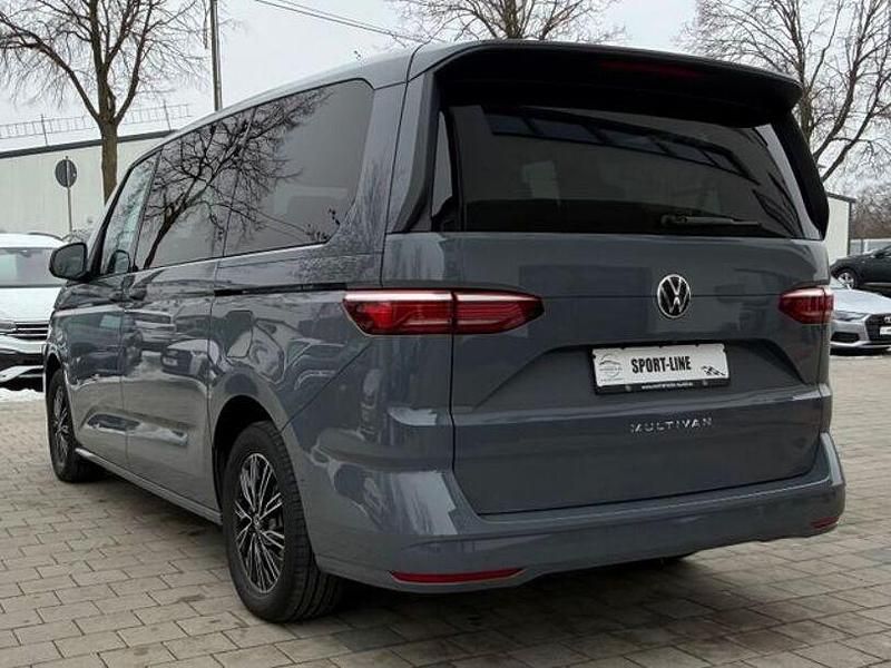 Gebraucht VW Multivan 150 PS (110 kW) 2024 Grau Van