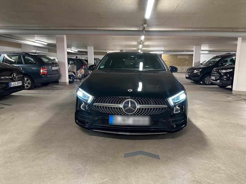 Schwarz Gebraucht 2018 Mercedes A220 AMG line Limousine | 22.000 € (Fairer Preis) - Bild 1/4